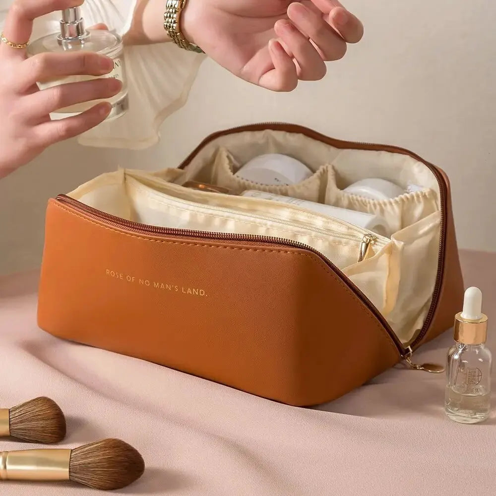 Rose Land — A nécessaire que acaba com a bagunça da maquiagem dentro da bolsa