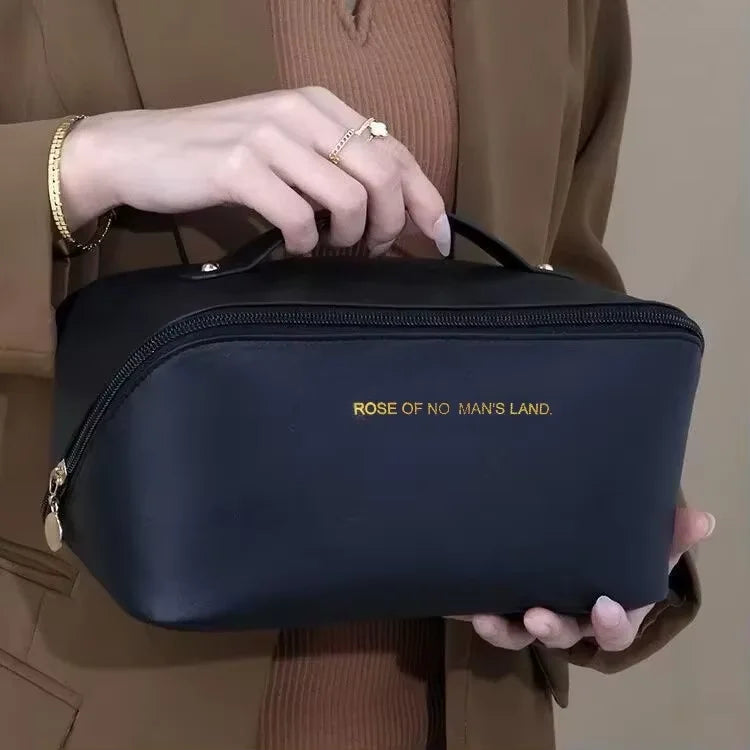 Rose Land — A nécessaire que acaba com a bagunça da maquiagem dentro da bolsa